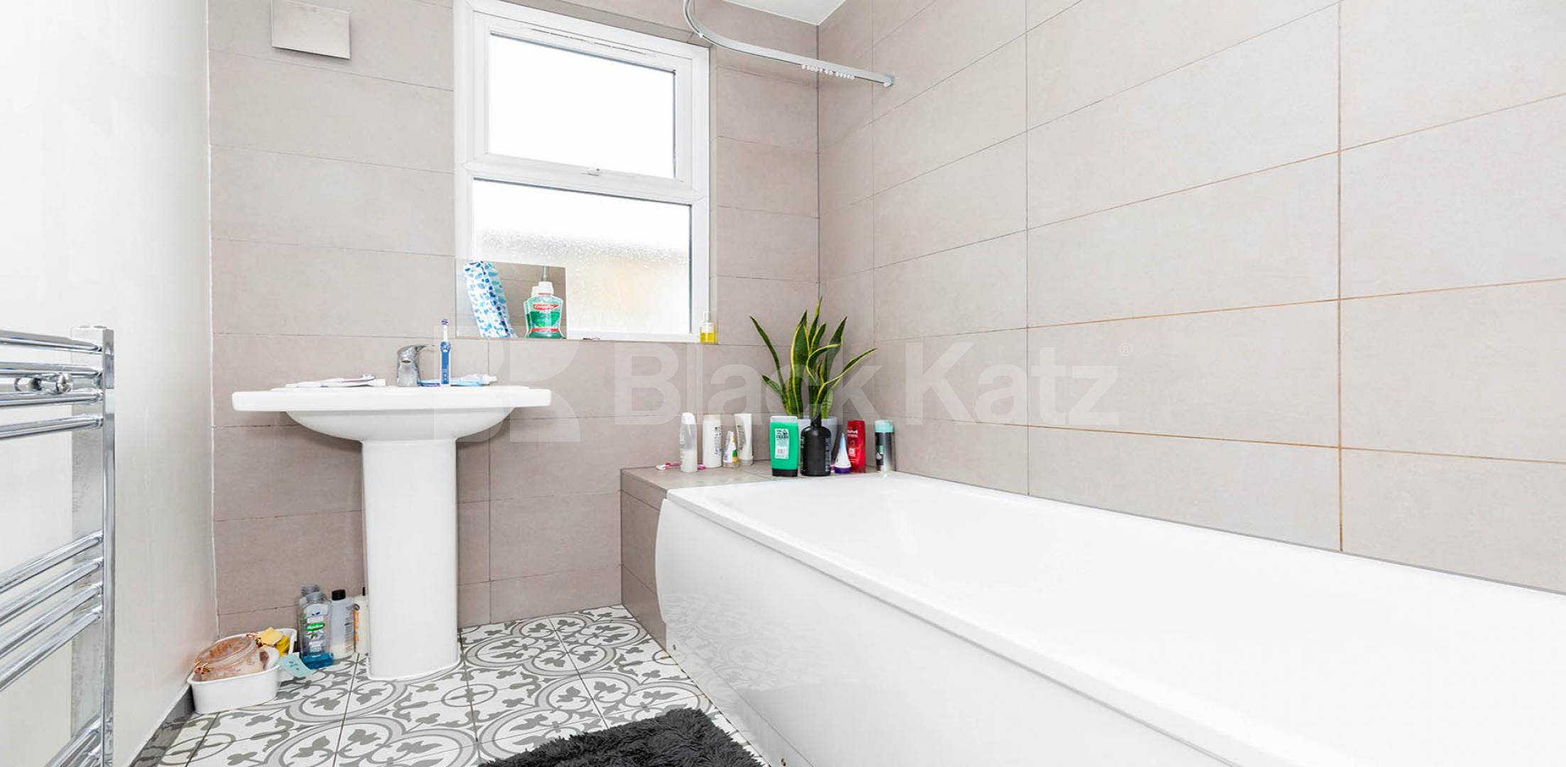 			NEW INSTRUCTION!, 2 Bedroom, 1 bath, 1 reception Flat			 Falkland Road, HARINGEY LADDER